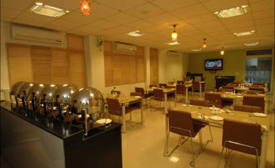 clarks inn nehru place